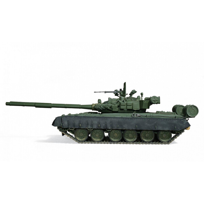 ZVEZDA 3592 135 RUSSIAN BATTLE TANK T-80BV WITH ERA